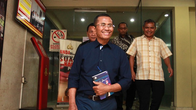 Kuasa hukum Dahlan Iskan memberi contoh penanganan kasus Bank Century yang pernah ditangani KPK.