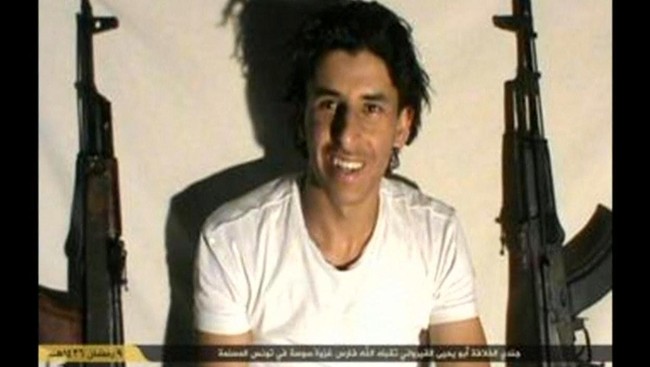 Pelaku penembakan turis di hotel tepi pantai di Tunisia, Seif Rezgui, diketahui sempat dilatih di kamp militan di negara tetangga, Libya. 