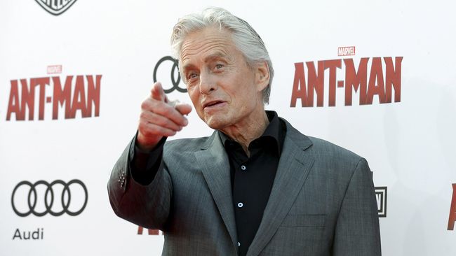 Michael Douglas yang jarang bermain film blockbuster kini terlibat dalam Ant-Man. Ia punya pertimbangan sendiri untuk masuk ke dunia Marvel.