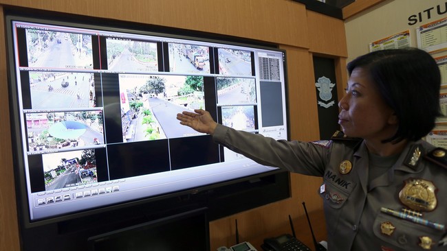 Polri menyiapkan 145.170 personil gabungan untuk mengamankan jalur mudik yang dimulai pada 9 Juli 2015.