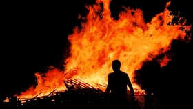 Kebakaran Besar di Tegal Alur Sulit Dipadamkan