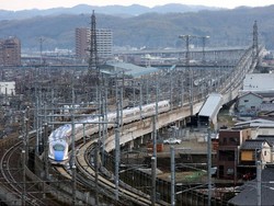 4 Shinkansen Tiba di Stasiun Usai Tertahan 11 Jam Imbas Gempa Jepang