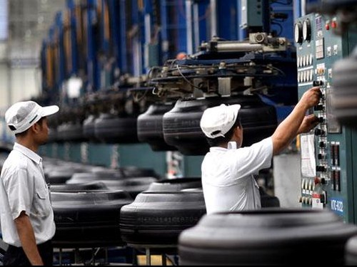 Gajah Tunggal Tbk memastikan masih bisa menahan harga jual ban meski biaya produksi mengalami lonjakan sejak awal tahun karena harga bahan baku naik.