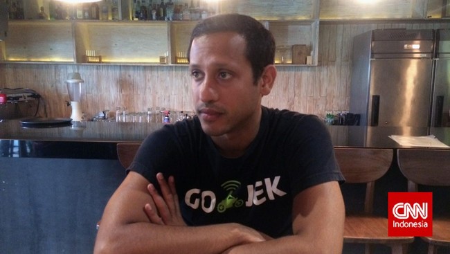 PT Gojek Indonesia dipimpin oleh Chief Executive Officer (CEO) bernama Nadiem Makarim yang telepon genggamnya tidak aktif hingga saat ini.