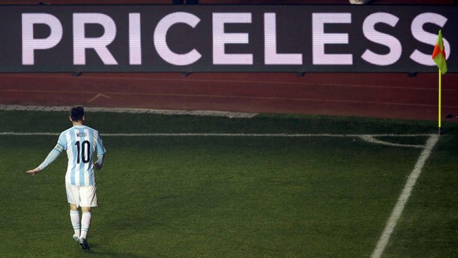 Menurut Jose Mourinho, Chelsea memiliki cukup uang untuk membeli Lionel Messi namun hal tersebut tak mungkin terlaksana.