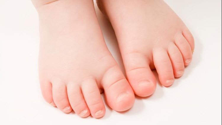 Biar anak nyaman saat pakai sepatu, ini tipsnya Bun.