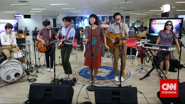 Aransemen antara musik pop dengan musik ska terdengar rapih dan menyatu dengan baik pada lagu ‘aksi kucing’.