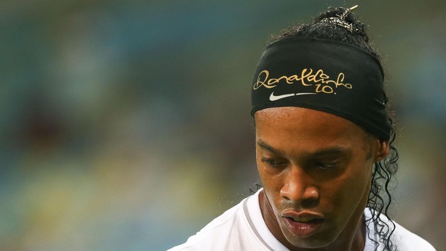 Ronaldinho yang berada di ujung karier sebagai pesepak bola profesional tak mau jadi pelatih. Ia mengatakan dirinya tak tahan menonton bola 90 menit penuh.