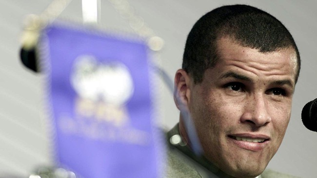 Rivaldo yang jadi Presiden Klub Mogi Mirim tak bisa diam begitu saja melihat klubnya terpuruk. Ia pun kembali merumput meski telah berusia 43 tahun.