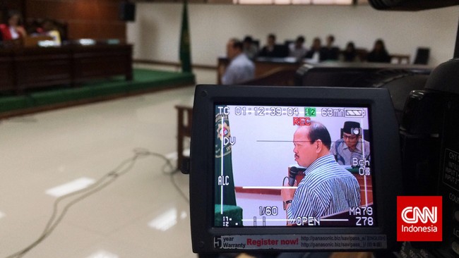 Amplop suap untuk 48 anggota dewan berisikan sandi P untuk pimpinan, S untuk sekretariat dan A untuk anggota. 