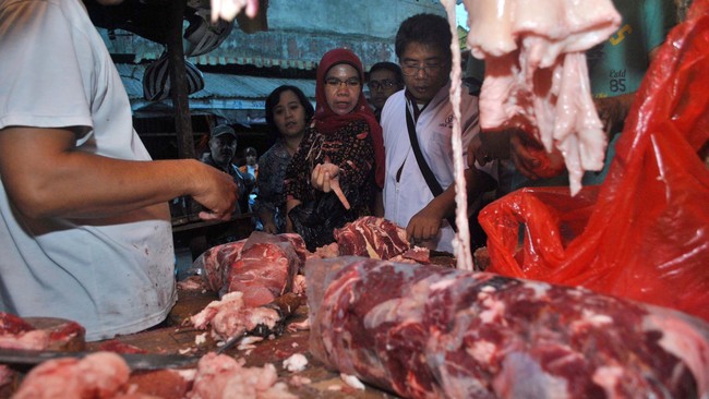 Badan Pusat Statistik (BPS) melaporkan impor daging sapi dan kurma yang dilakukan Indonesia jelang puasa dan lebaran 2025 tembus 27 ribu dan 10 ribu ton.