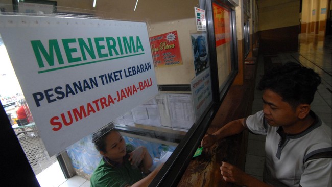 Gubernur Ahok memastikan, sanksi ringan hingga berat telah disiapkan untuk menhukum bus yang bandel mengangkut penumpang di terminal bayangan.