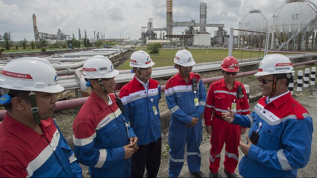 Kementerian ESDM mencabut aturan tata cara penggunaan tenaga kerja asing pada sektor migas guna mendukung masuknya investasi di sektor tersebut.