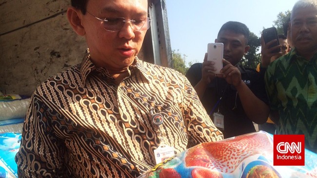 Gubernur Basuki Tjahaja Purnama mengatakan stok beras yang dikelola BUMD Food Station Tjipinang Jaya mencukupi sampai awal 2016.