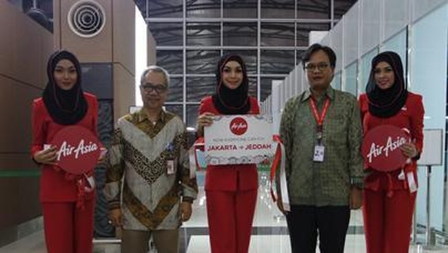 Anak usaha AirAsia Berhad Malaysia ini akan melayani penerbangan reguler ke Jeddah sebanyak lima kali dalam seminggu mulai November 2015.