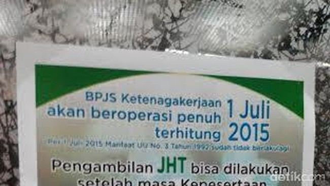kebijakan baru menyatakan pencairan JHT baru bisa dilakukan bila karyawan telah menjalani masa kerja selama sepuluh tahu yang sebelumnya lima tahun.
