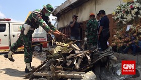 TNI AU Duga Jatuhnya Hercules karena Kerusakan Mesin