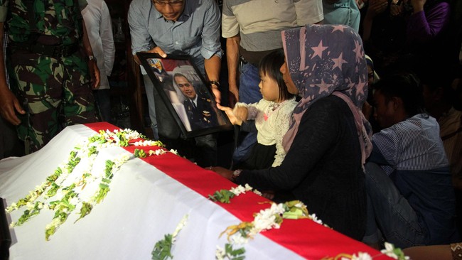 Santunan risiko kematian untuk prajurit yang tewas saat bertugas Rp 100 juta. Lalu santunan biaya pemakaman dan asuransi kematian berdasar masa tugas, pangkat.