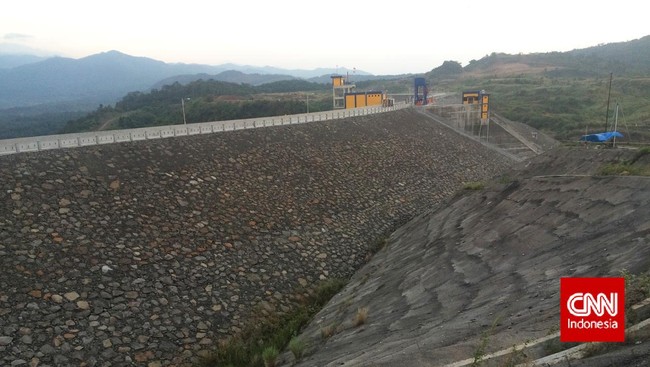Penolakan warga terdampak Waduk Jatigede bukan hanya soal ganti rugi, tapi soal penyelesaian dampak sosial yang ditimbulkan tidak pernah disodorkan.