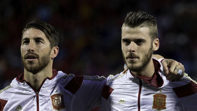 Rafael Benitez tak mau bicarakan tawaran baru untuk David de Gea lantaran optimis Sergio Ramos takkan pergi dari usai pertemuan dengan Florentino Perez.