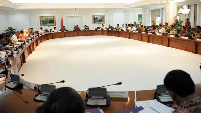 Para pengamat ekonomi yakin pasar akan memberikan respons positif jika Jokowi segera mengumumkan kabinet barunya.