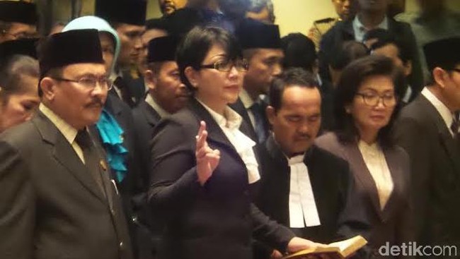 Lurah Gondangdia Susan Jasmine Zulkifli kini memiliki jabatan baru sebagai Sekretaris Koperasi, Usaha Mikro Kecil dan Menengah, dan Perdagangan DKI Jakarta.