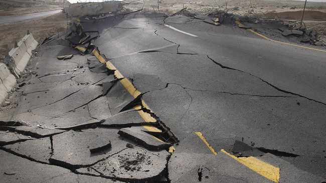 Gempa di Kabupaten Malang sangat terasa sedang hingga cukup keras di Kecamatan Donomulyo selama 5-10 detik. Masyarakat sempat panik berhamburan keluar rumah.