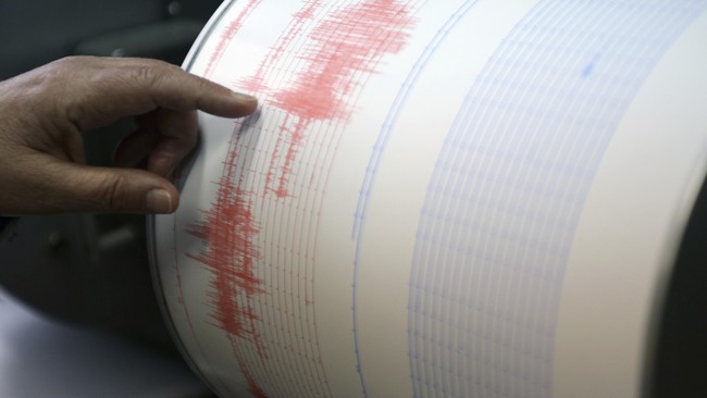 Lokasi gempa berada pada zona yang sama dengan gempa di Yogyakarta sebesar 5,7 SR pada Sabtu (25/7) lalu.