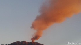 Sebaran Erupsi Gunung Raung Hingga ke Selatan Perairan Bali