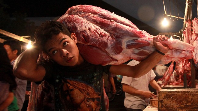 Ketua JAPPDI Asnawi memprediksi harga daging sapi terus meningkat karena pasokan terbatas hingga Rp200 ribu jelang Lebaran tahun ini.