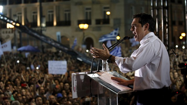 Tsipras menegaskan akan mencopot anggota parlemen yang menolak kebijakan paket kreditur Eropa.