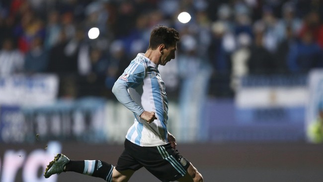 Selain Alexis Sanchez dan Lionel Messi, beberapa pemain akan menjadi kunci pertarungan dalam laga final Copa America 2015 antara Argentina melawan Chile.