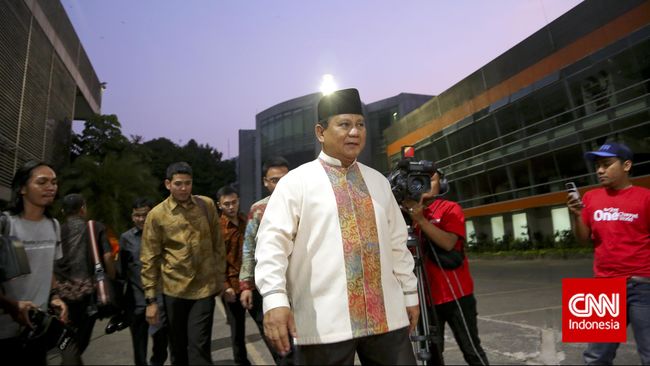 Prabowo Subianto siap memberi dukungan total kepada pemerintahan Presiden Joko Widodo dalam upaya memerangi terorisme di Tanah Air.