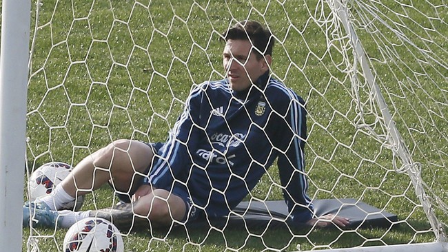 Sempat diisukan akan rehat dari tim nasional, nama Lionel Messi justru muncul di dalam daftar skuat tim nasional Argentina.