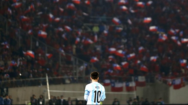 Mantan pemain Liverpool, Luis Garcia lebih memilih untuk memasukkan Lionel Messi dibandingkan Cristiano Ronaldo dalam tim impiannya.
