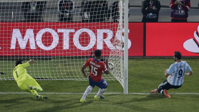 Dalam kariernya, Gonzalo Higuain akan tercatat melakukan tiga kesalahan besar ketika tampil di final Copa America 2015 dan final Piala Dunia 2014.