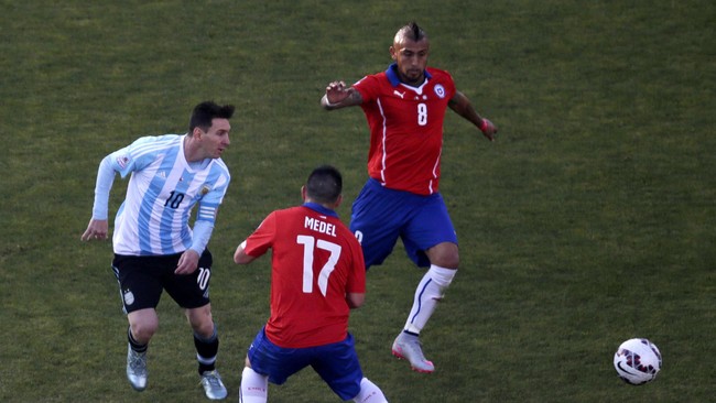 Final Copa America 2015 antara Chile dan Argentina pada babak pertama berlangsung imbang tanpa gol.