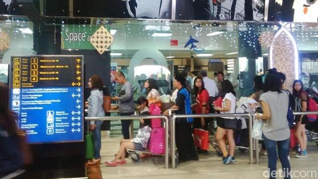 Menteri Perhubungan Ignasius Jonan menyebut SOP manajemen krisis pun seharusnya tidak hanya dimiliki oleh bandara, namun juga para perusahaan maskapai.