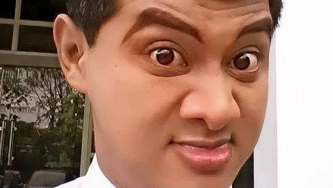 "Paling capek kalau diajak foto, harus berpose (seperti Mr. Bean)," kata Vico Beans yang biasa memersonifikasi Mr. Bean.