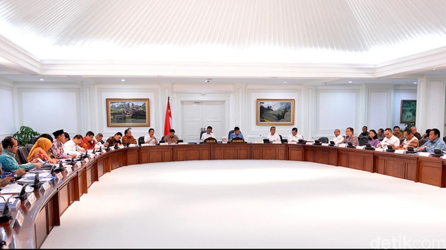 Sulit kiranya jatah PDIP berkurang di Istana, kemungkinan terburuk adalah pergantian personil atau paling mungkin bertambah dari saat ini empat kursi menteri.