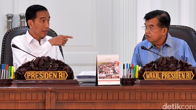 Jokowi mengungkapkan keinginannya agar Kawasan Pos Pemeriksaan Lintas Batas Entikong, Kalimantan Barat bisa dibangun dan berfungsi menyerupai Sarawak, Malaysia.