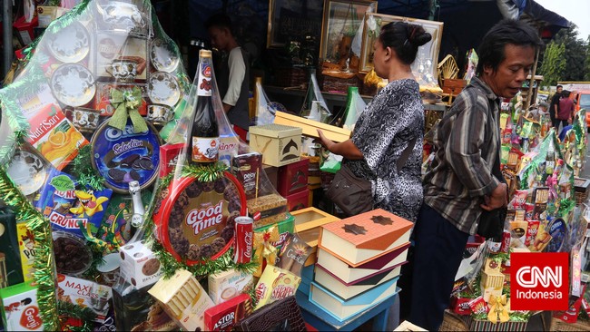 Penjualan parsel di Cikini, Jakarta menjelang Natal dan Tahun Baru 2016 nyaris tak berubah dari hari biasa. Sebaliknya, harga jual paketnya justru meningkat.