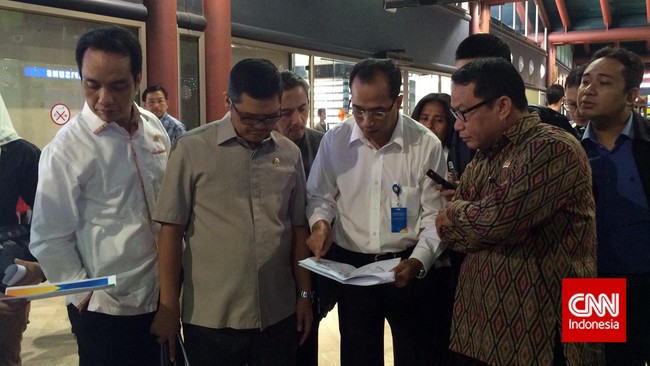 Rombongan Komisi V DPR langsung diterima oleh Direktur Utama Angkasa Pura II Budi Karya Sumadi dan Direktur Garuda Indonesia Arif Wibowo di Bandara Soetta.