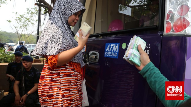 Melestarikan Budaya 'Salam Tempel' Lebaran