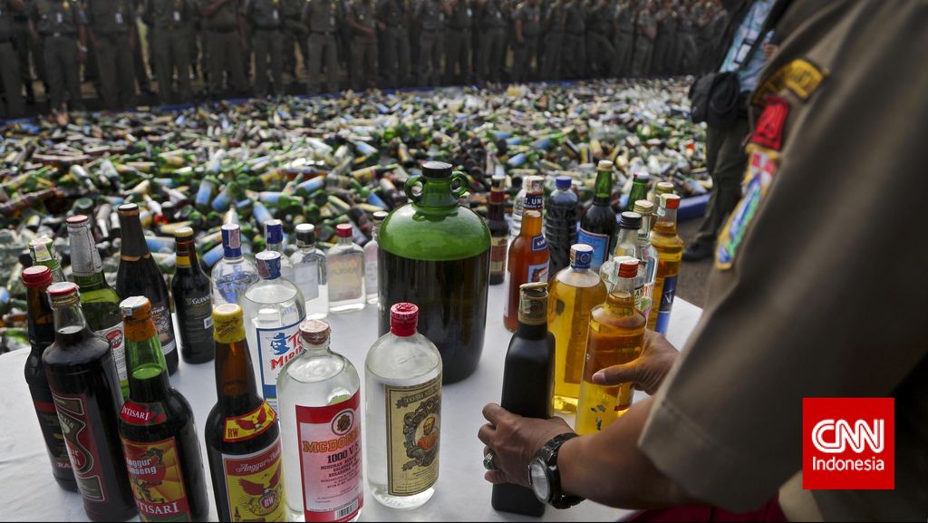 9 Orang Tewas Usai Tenggak Miras Oplosan di Subang