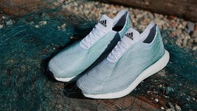 Sepatu Merek Terkenal Berbahan Daur Ulang Sampah Laut