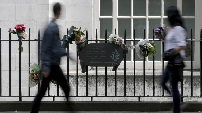 Inggris memperingati satu dekade serangan bom bunuh diri di empat transportasi umum di London yang menewaskan 52 orang dan melukai 700an pada 7 Juli 2005.