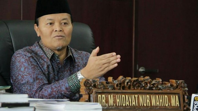 Hidayat Nur Wahid menyesalkan pernyataan Setya Novanto yang menyebut masyarakat Indonesia menyukai sosok Trump.