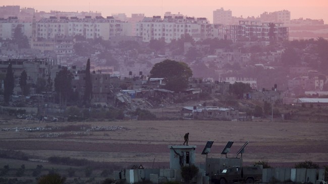 Doha berkomitmen mendanai proyek-proyek di daerah kantung Palestina yang dikuasai Hamas meski sedang mendapat tekanan dari Arab Saudi dan sekutunya.