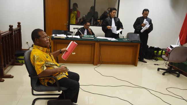 Majelis Hakim Pengadilan Tipikor Jakarta menjatuhi Barnabas dengan pidana penjara 4 tahun 6 bulan dan membayar denda Rp 150 juta subsider kurungan tiga bulan.